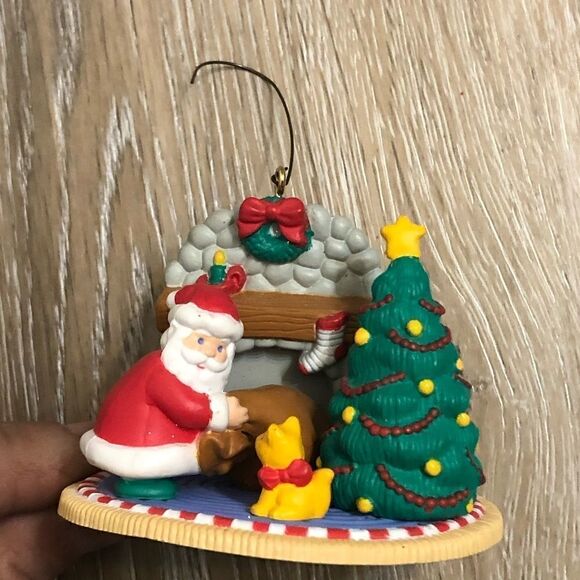 AVON GIFT COLLECTION Christmas SANTA Delivering Gifts Kitty-Holiday Ornament - Picture 1 of 6
